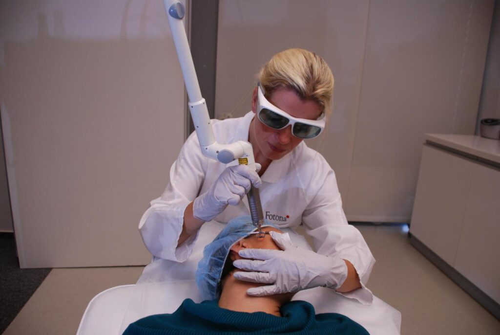 Aesthetic laser machine