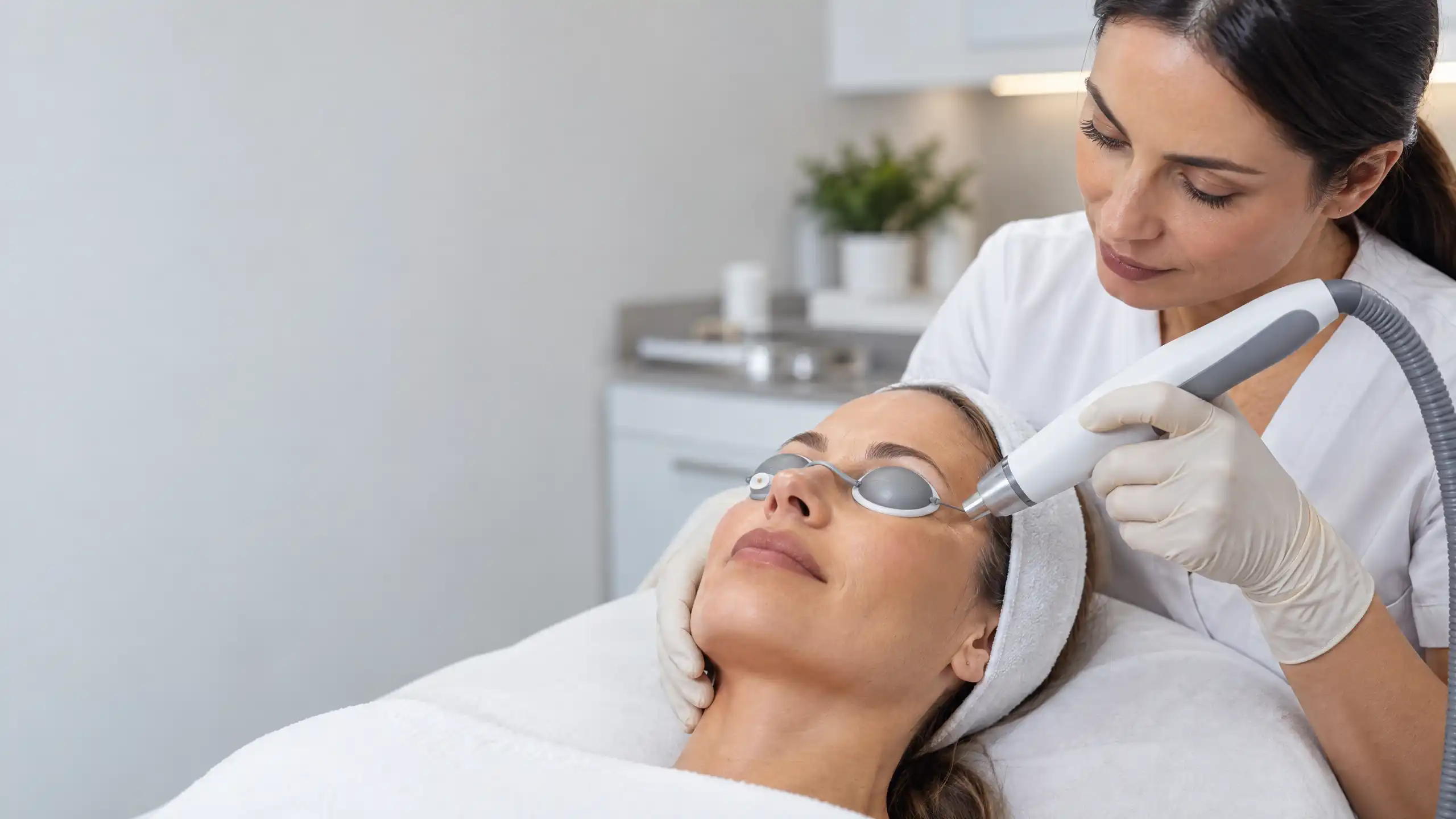 The Guide to Non-Surgical Eye Bag Lifting with Lasers
